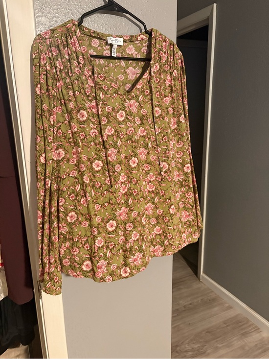 Jessica Simpson Tops - Jessica Simpson Olive Green Floral Tie-Neck Blouse with Pink Roses